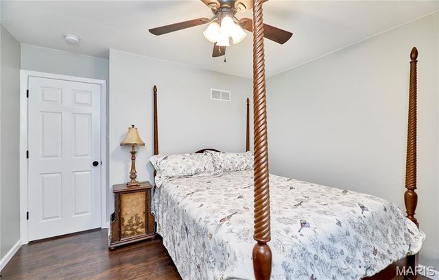 806 S Yosemite Court, St Peters, MO 63376
