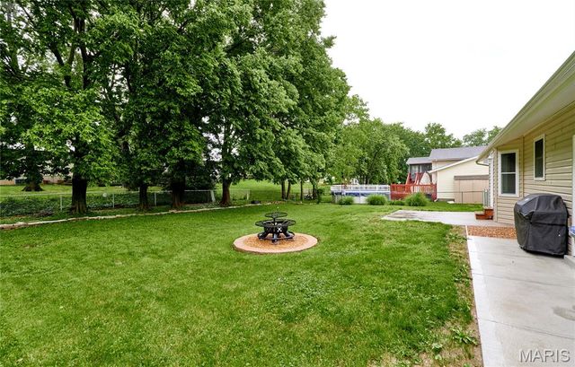 806 S Yosemite Court, St Peters, MO 63376