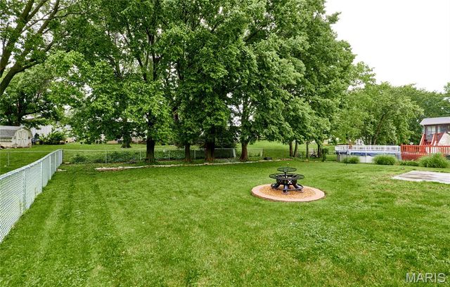 806 S Yosemite Court, St Peters, MO 63376