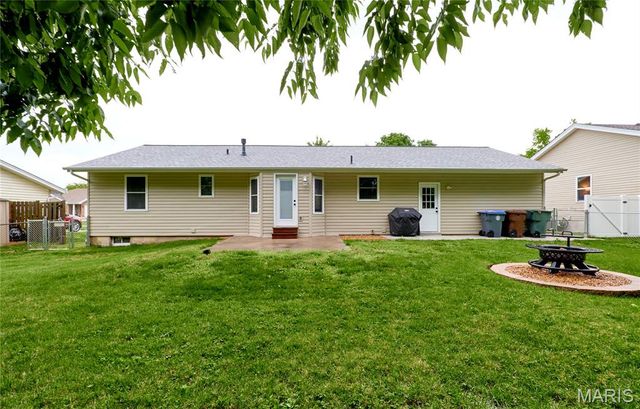 806 S Yosemite Court, St Peters, MO 63376