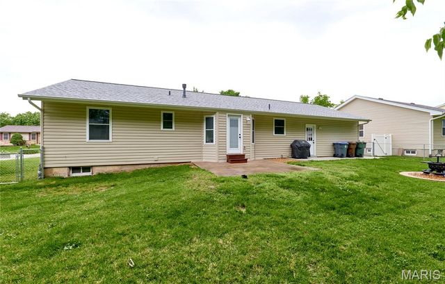 806 S Yosemite Court, St Peters, MO 63376