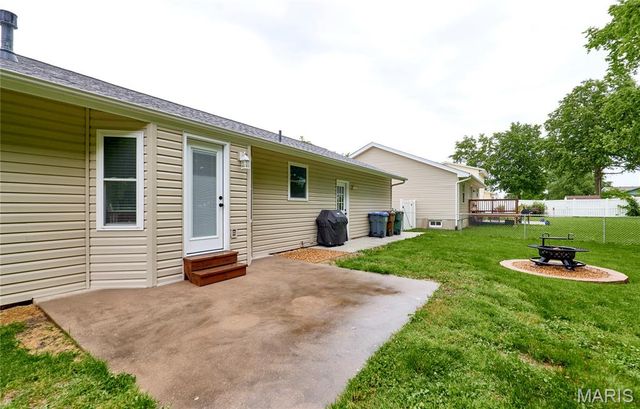 806 S Yosemite Court, St Peters, MO 63376