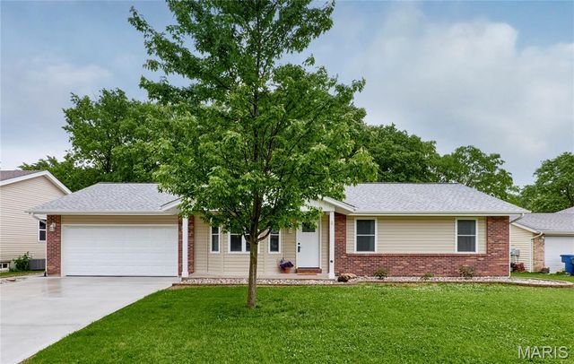 806 S Yosemite Court, St Peters, MO 63376