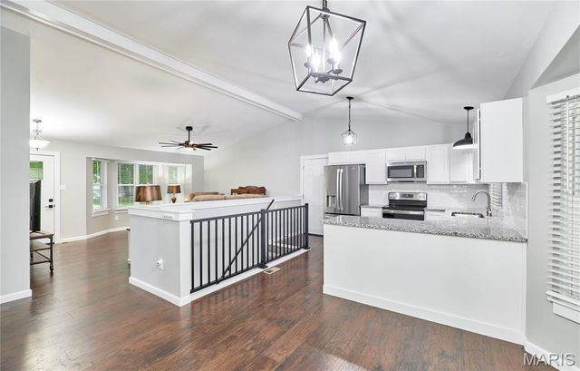 806 S Yosemite Court, St Peters, MO 63376