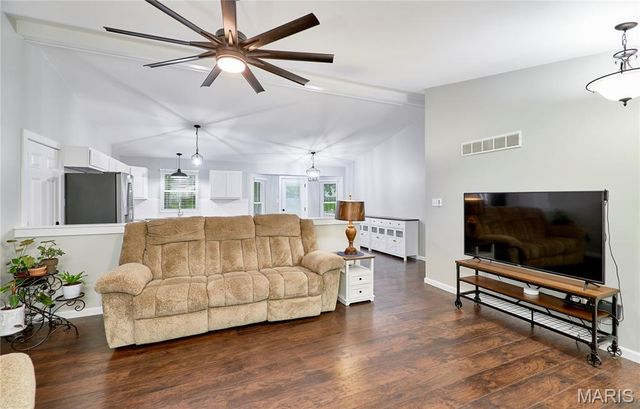 806 S Yosemite Court, St Peters, MO 63376