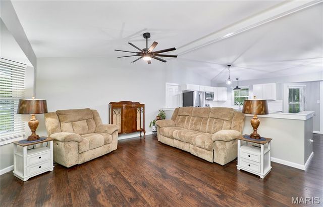 806 S Yosemite Court, St Peters, MO 63376