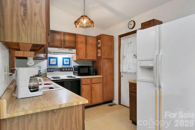 108 Easy Street, Cedar Mountain, NC 28718