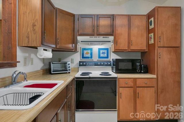 108 Easy Street, Cedar Mountain, NC 28718