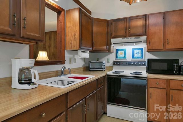 108 Easy Street, Cedar Mountain, NC 28718