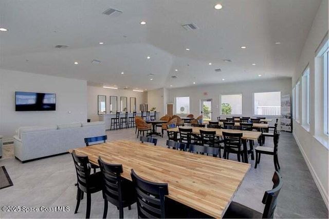 1465 S Harbor City Boulevard 304, Melbourne, FL 32901