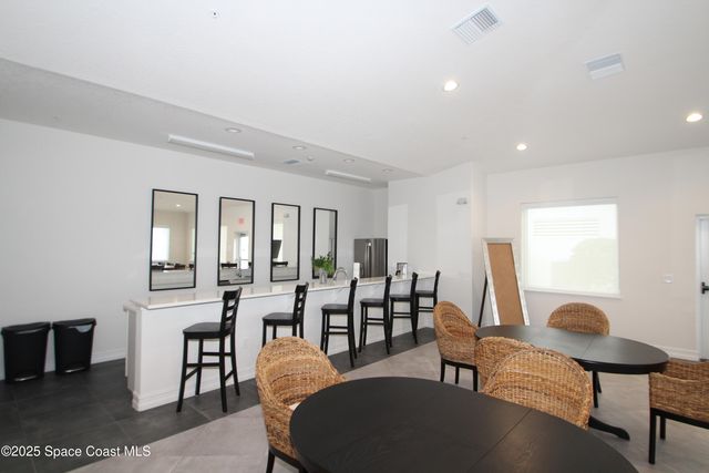 1465 S Harbor City Boulevard 304, Melbourne, FL 32901