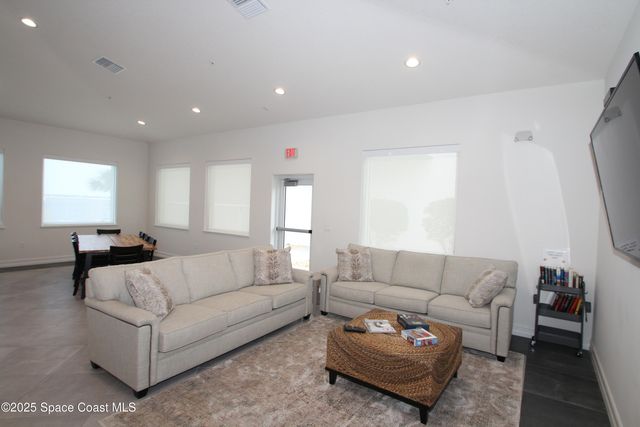 1465 S Harbor City Boulevard 304, Melbourne, FL 32901