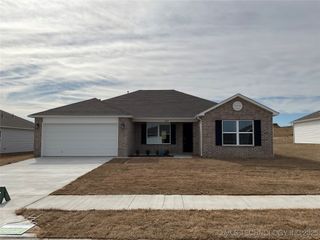 1009 W Odessa Road, Claremore, OK 74019