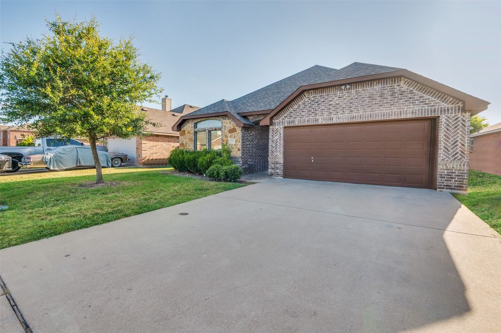 347 Creekside Way, Waxahachie, TX 75165