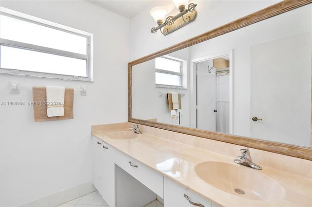 15462 NW 14th Ct, Pembroke Pines, FL 33028