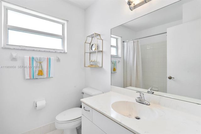 15462 NW 14th Ct, Pembroke Pines, FL 33028