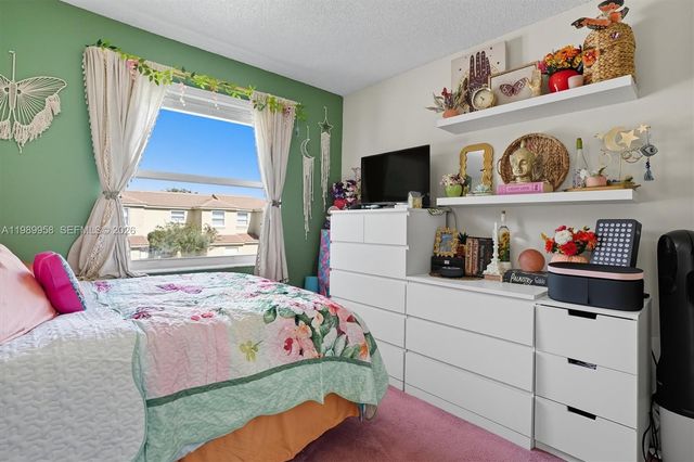 15462 NW 14th Ct, Pembroke Pines, FL 33028