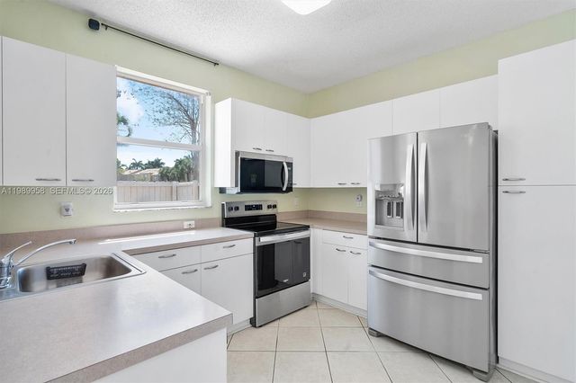 15462 NW 14th Ct, Pembroke Pines, FL 33028