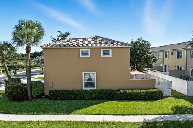 15462 NW 14th Ct, Pembroke Pines, FL 33028