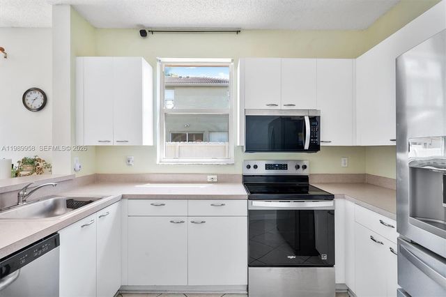 15462 NW 14th Ct, Pembroke Pines, FL 33028