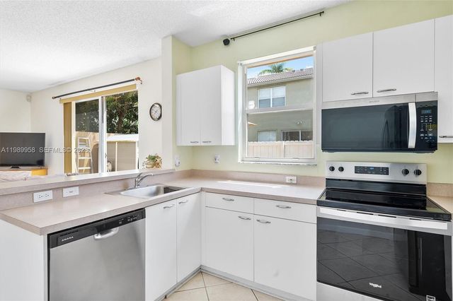 15462 NW 14th Ct, Pembroke Pines, FL 33028