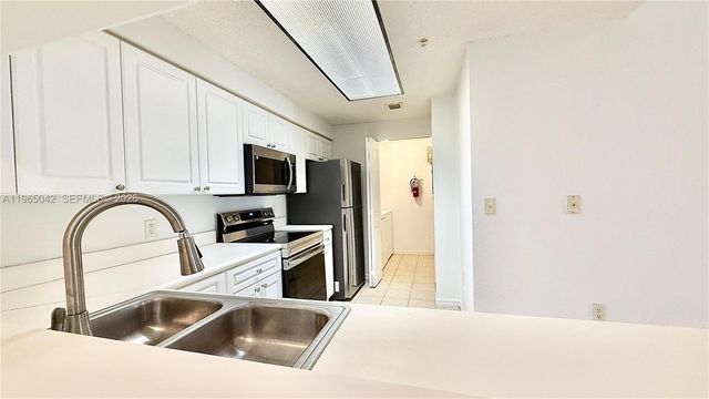 2728 Anzio Ct 308, Palm Beach Gardens, FL 33410