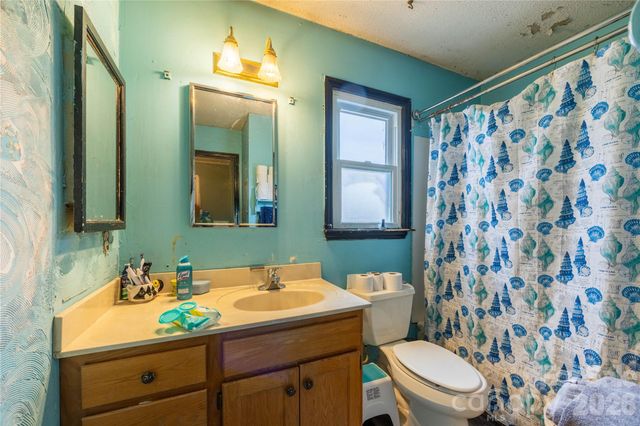 6805 Porterfield Road, Charlotte, NC 28226