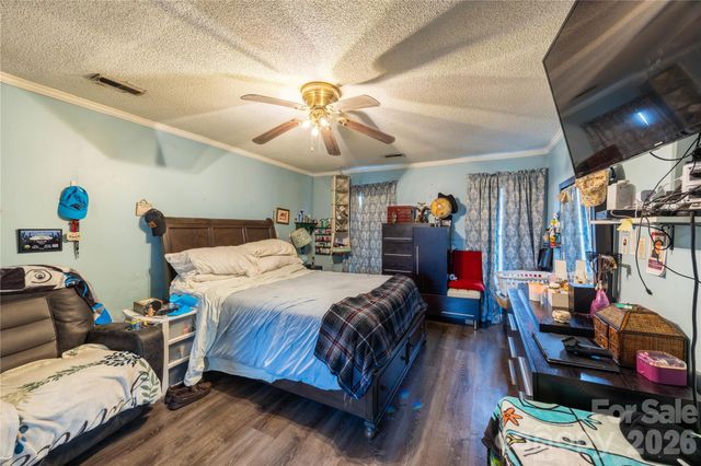 6805 Porterfield Road, Charlotte, NC 28226