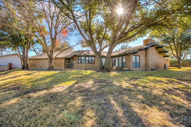 500 McCarver Drive, Ballinger, TX 76821