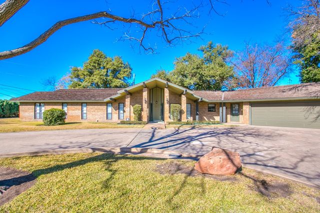 500 McCarver Drive, Ballinger, TX 76821