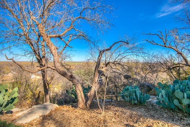 500 McCarver Drive, Ballinger, TX 76821