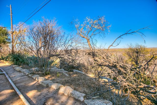 500 McCarver Drive, Ballinger, TX 76821