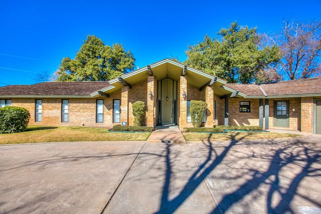 500 McCarver Drive, Ballinger, TX 76821