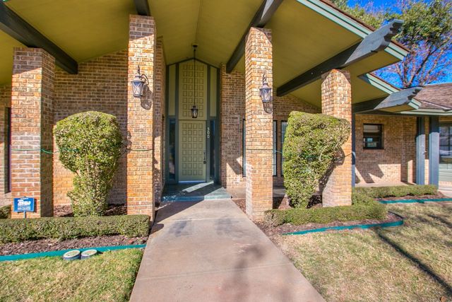 500 McCarver Drive, Ballinger, TX 76821