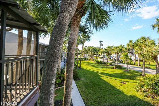 4030 Northlight DR, Naples, FL 34112