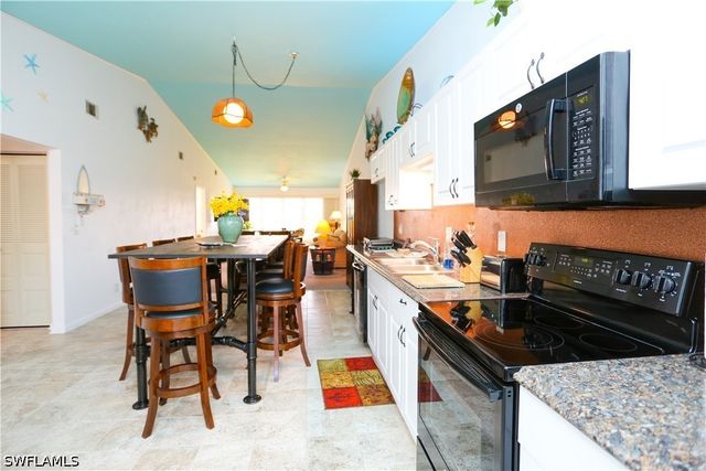 4030 Northlight DR, Naples, FL 34112