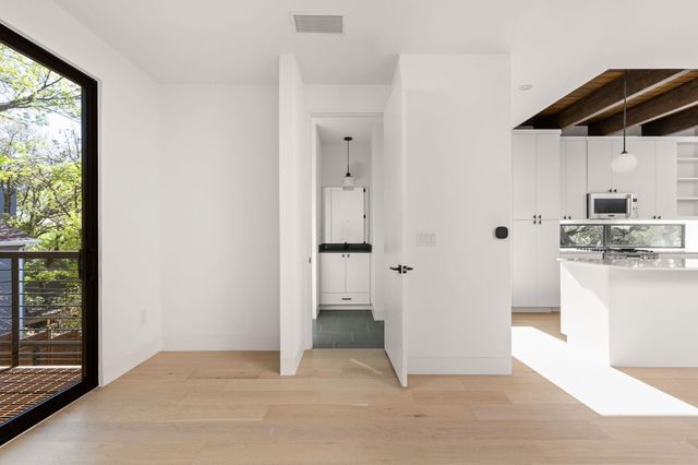 1603 Chelsea LN 2, Austin, TX 78704