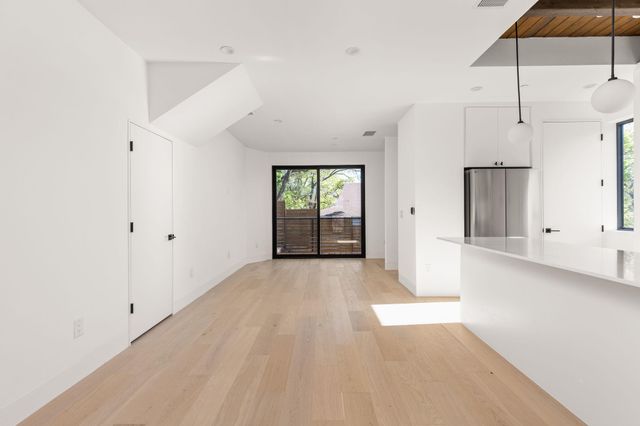 1603 Chelsea LN 2, Austin, TX 78704