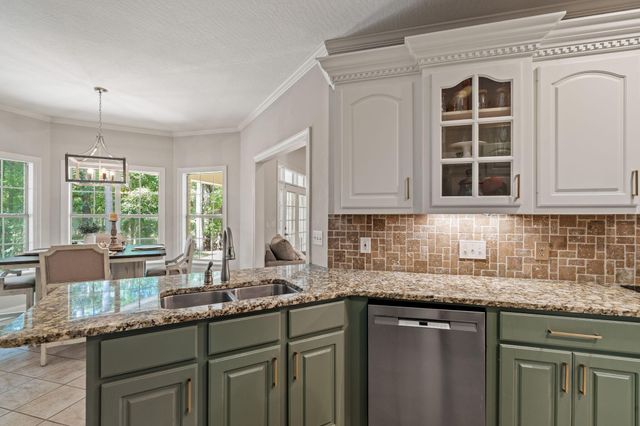 87 Auburn Pl, Hattiesburg, MS 39402