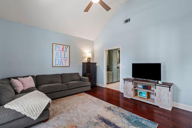 87 Auburn Pl, Hattiesburg, MS 39402