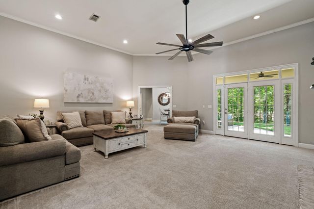 87 Auburn Pl, Hattiesburg, MS 39402