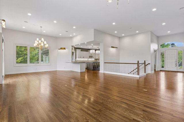 17902 Bearpath Trail, Eden Prairie, MN 55347