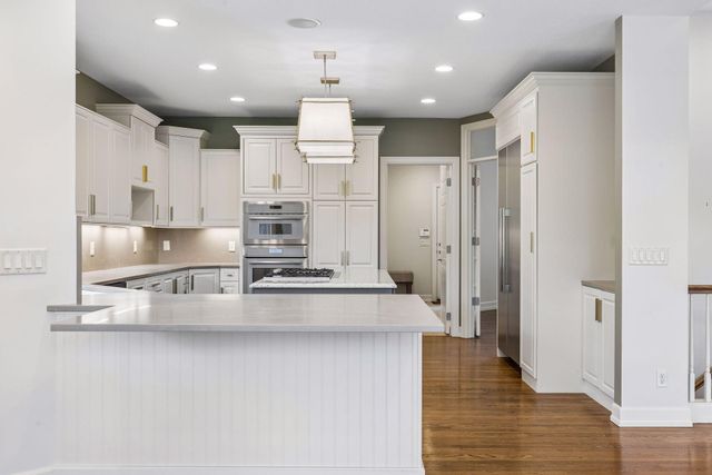 17902 Bearpath Trail, Eden Prairie, MN 55347