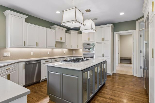 17902 Bearpath Trail, Eden Prairie, MN 55347