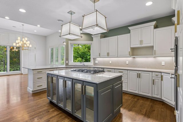 17902 Bearpath Trail, Eden Prairie, MN 55347