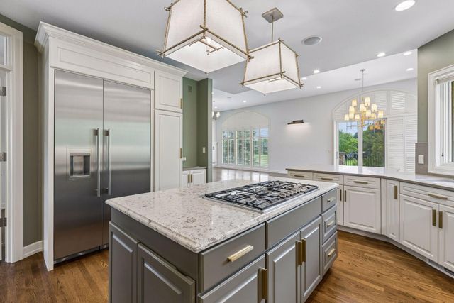 17902 Bearpath Trail, Eden Prairie, MN 55347