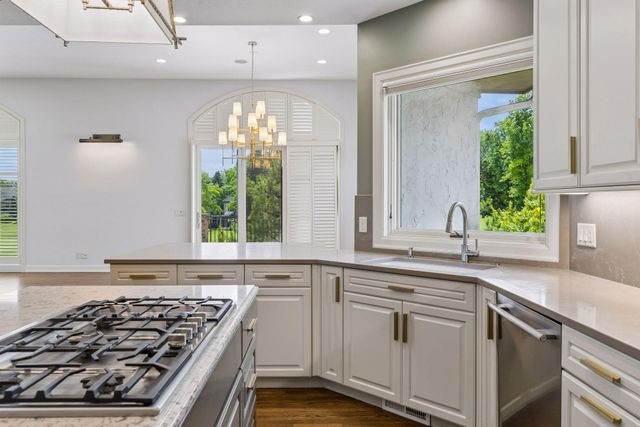 17902 Bearpath Trail, Eden Prairie, MN 55347