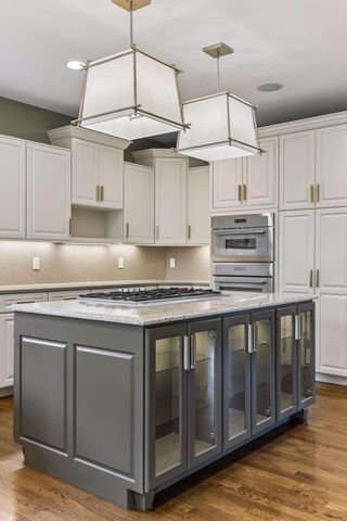 17902 Bearpath Trail, Eden Prairie, MN 55347