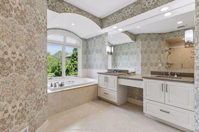17902 Bearpath Trail, Eden Prairie, MN 55347