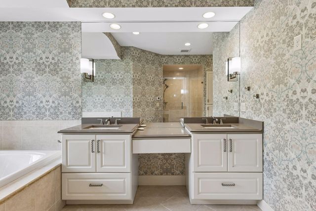 17902 Bearpath Trail, Eden Prairie, MN 55347